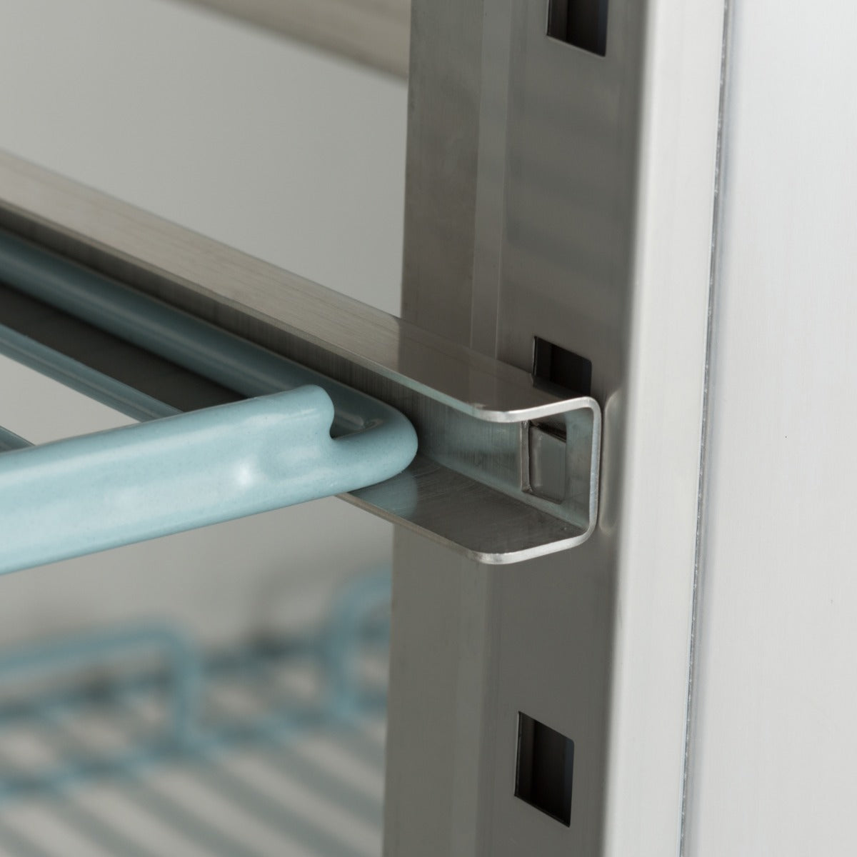 Gefrierschrank - Professionell - 700L - 3 verstellbare Gitterroste (2/1 GN) - auf Rollen - Gitterroste inklusive