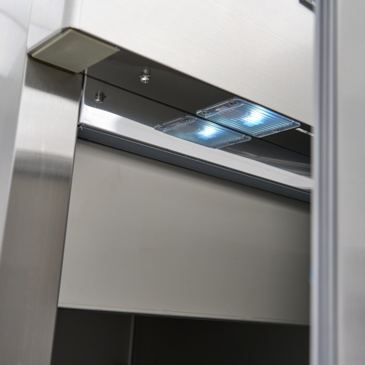 Frigorífico - Profesional - 600L - 3 Estantes Ajustables (2/1 GN) - Acero Inoxidable - sobre Ruedas